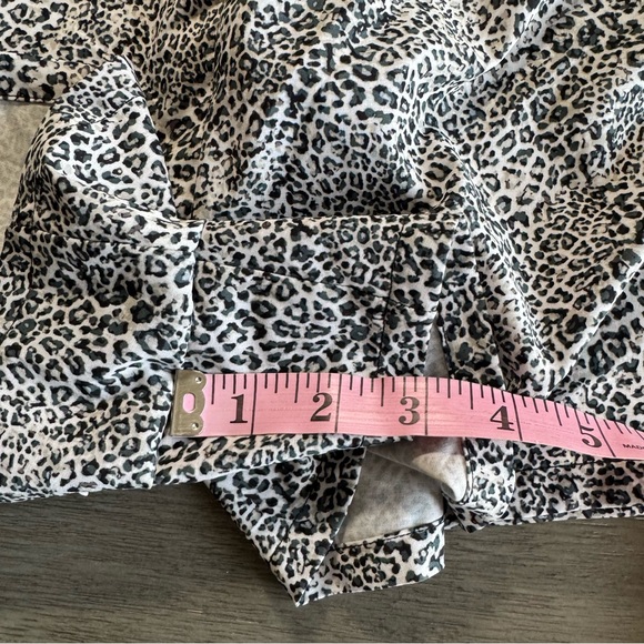 Victorias Secret Sport Leopard Print Grey Keyhole Romper Shorts S - Picture 10 of 10